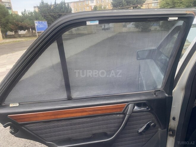 Mercedes E 220 1993, 389,000 km - 2.2 l - Bakı