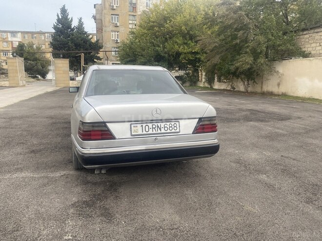 Mercedes E 220 1993, 389,000 km - 2.2 l - Bakı