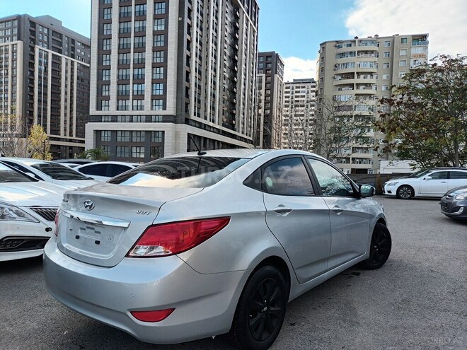 Hyundai Accent-2