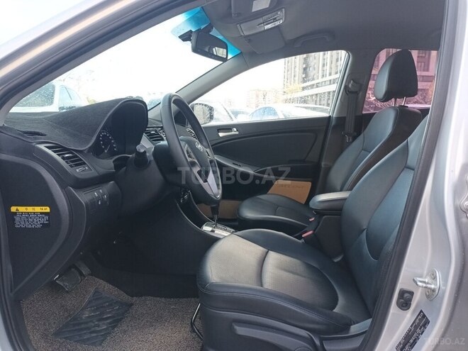 Hyundai Accent-7