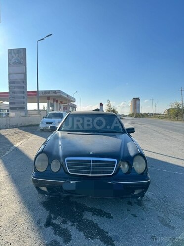 Mercedes E 220 d-1