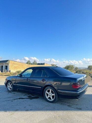 Mercedes E 220 d-2
