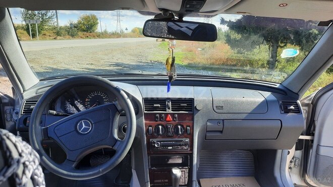 Mercedes C 240 1999, 249,600 km - 2.4 л - 