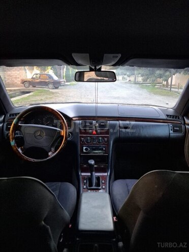Mercedes E 200 1998, 253,780 km - 2.0 l - Şəmkir