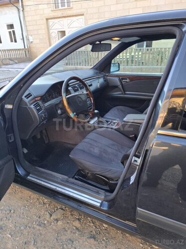 Mercedes E 200 1998, 253,780 km - 2.0 l - Şəmkir