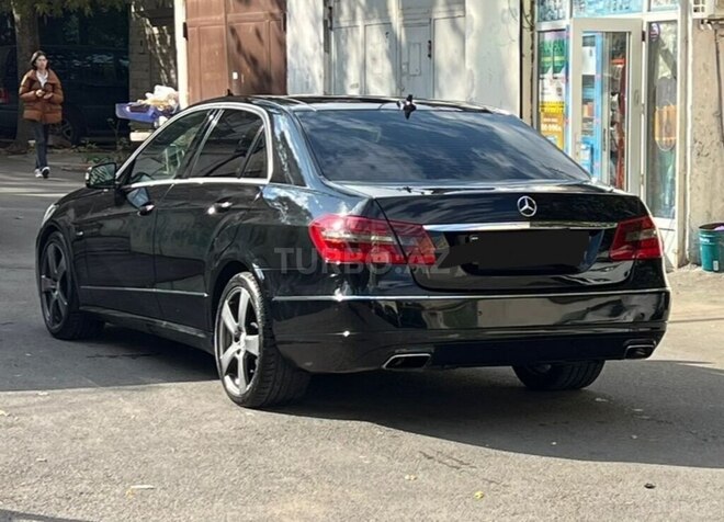 Mercedes E 220 d-3