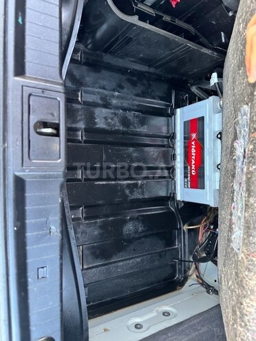 Mercedes E 240 2003, 258,646 km - 2.6 l - Salyan