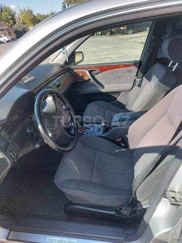 Mercedes E 240 2001, 335,000 km - 2.4 л - Bərdə