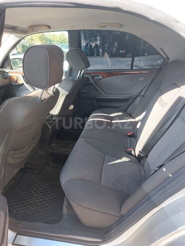 Mercedes E 240 2001, 335,000 km - 2.4 л - Bərdə