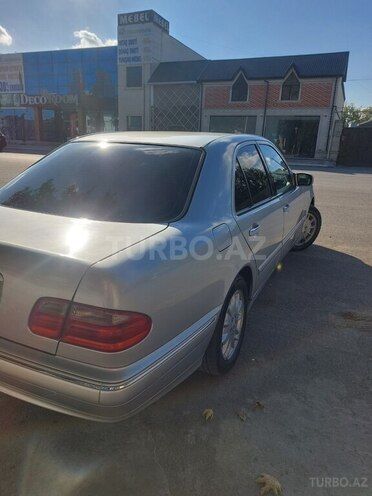 Mercedes E 240 2001, 335,000 km - 2.4 л - Bərdə