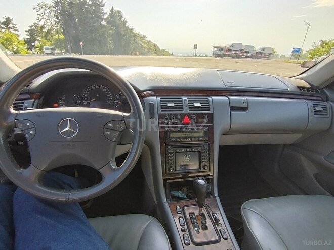 Mercedes E 240 2000, 390,000 km - 2.4 l - Qax