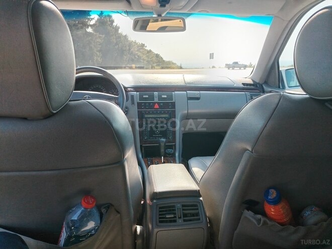 Mercedes E 240 2000, 390,000 km - 2.4 l - Qax