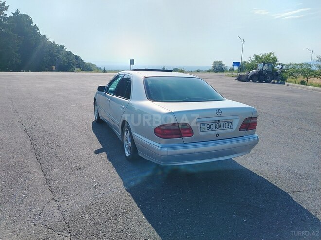 Mercedes E 240 2000, 390,000 km - 2.4 l - Qax