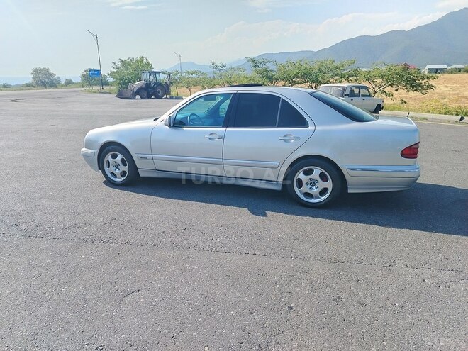 Mercedes E 240 2000, 390,000 km - 2.4 l - Qax