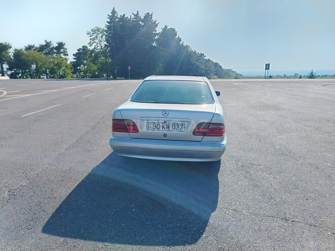 Mercedes E 240 2000, 390,000 km - 2.4 l - Qax