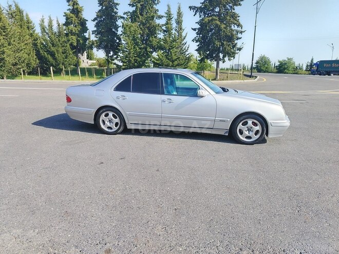 Mercedes E 240 2000, 390,000 km - 2.4 l - Qax