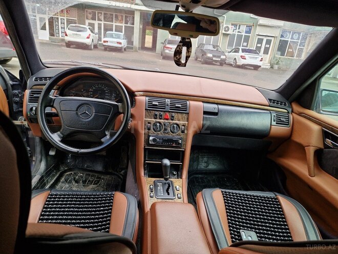 Mercedes E 230 1995, 348,000 km - 2.3 l - Bakı