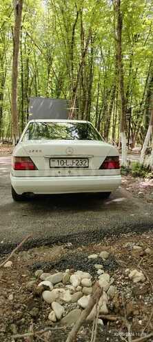 Mercedes E 220 1994, 450,000 km - 2.2 l - Quba