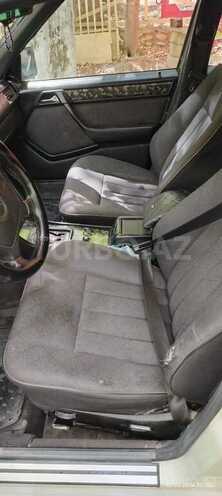 Mercedes E 220 1994, 450,000 km - 2.2 l - Quba