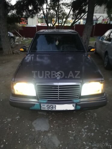 Mercedes E 220 1994, 288,000 km - 2.2 л - Bakı