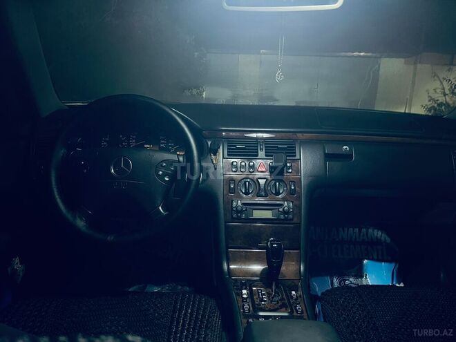 Mercedes E 200 2001, 364,447 km - 2.0 l - Sumqayıt