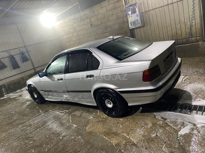 BMW 318 1993, 340,000 km - 1.8 л - Qusar