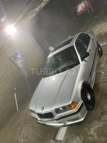 BMW 318 1993, 340,000 km - 1.8 л - Qusar