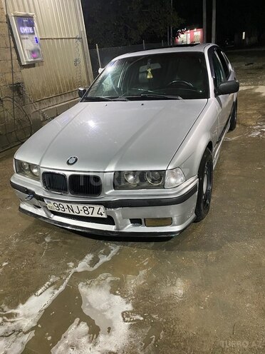 BMW 318 1993, 340,000 km - 1.8 л - Qusar
