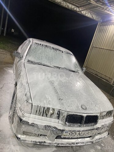 BMW 318 1993, 340,000 km - 1.8 л - Qusar
