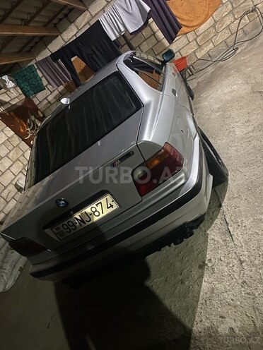 BMW 318 1993, 340,000 km - 1.8 л - Qusar