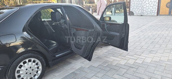 Mercedes E 240 2000, 245,145 km - 2.6 l - Sabirabad