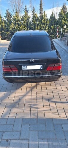 Mercedes E 240 2000, 245,145 km - 2.6 l - Sabirabad