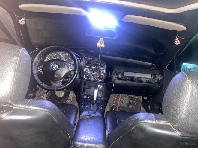 BMW 318 1993, 340,000 km - 1.8 л - Qusar