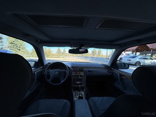 Mercedes E 200 1999, 326,000 km - 2.0 л - Yevlax