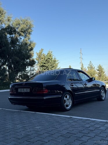 Mercedes E 200 1999, 326,000 km - 2.0 л - Yevlax