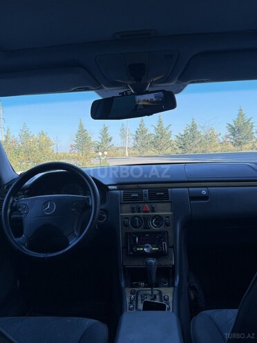 Mercedes E 200 1999, 326,000 km - 2.0 л - Yevlax