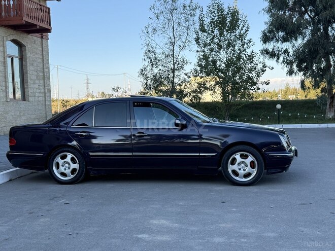 Mercedes E 200 1999, 326,000 km - 2.0 л - Yevlax