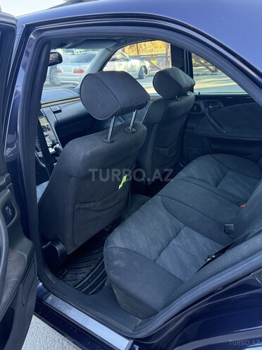 Mercedes E 200 1999, 326,000 km - 2.0 л - Yevlax