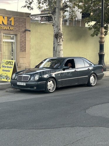 Mercedes E 230 1996, 334,000 km - 2.3 l - Gəncə