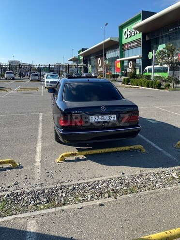 Mercedes E 320 2000, 403,935 km - 3.2 l - Bakı