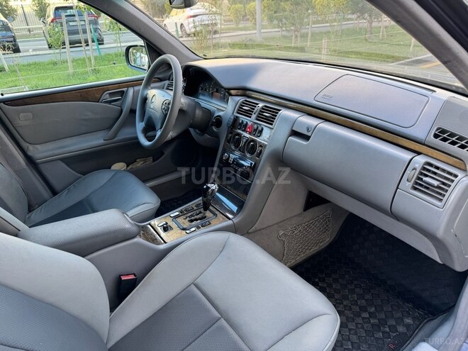Mercedes E 270 2000, 270,000 km - 2.7 l - Bakı