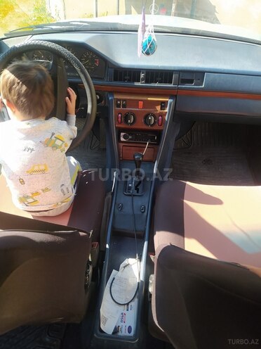 Mercedes E 230 1991, 250,000 km - 2.3 l - Bakı