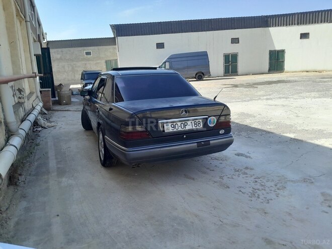 Mercedes E 220 1993, 905,738 km - 2.2 l - Bakı