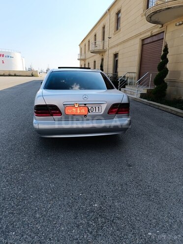 Mercedes E 220 d 1999, 415,560 km - 2.2 l - Bakı