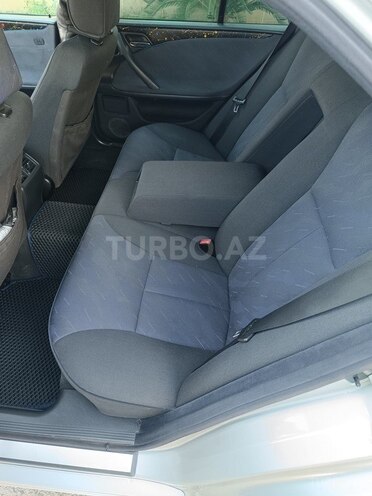 Mercedes E 220 d 1999, 415,560 km - 2.2 l - Bakı