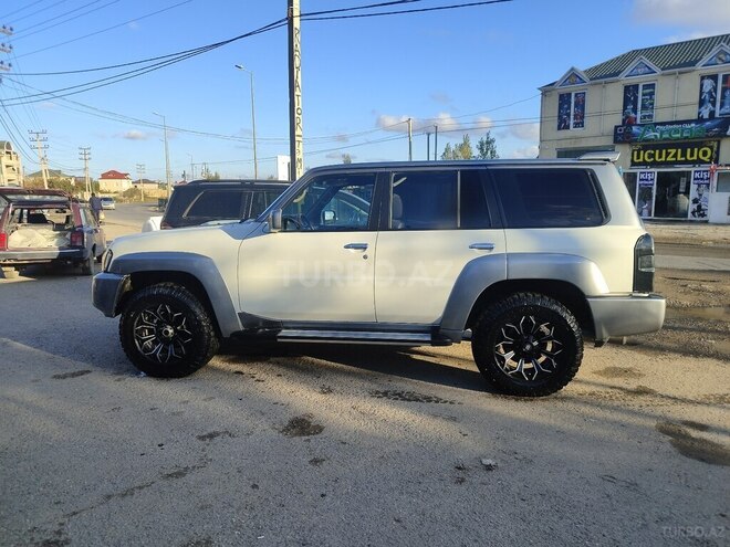Nissan Patrol 2011, 286,000 km - 3.0 л - Bakı