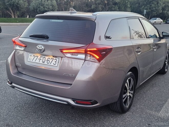 Toyota Auris 2015, 230,000 km - 1.4 l - Bakı