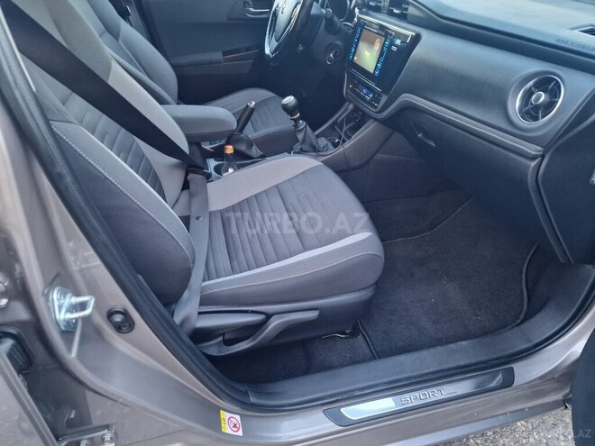 Toyota Auris 2015, 230,000 km - 1.4 l - Bakı