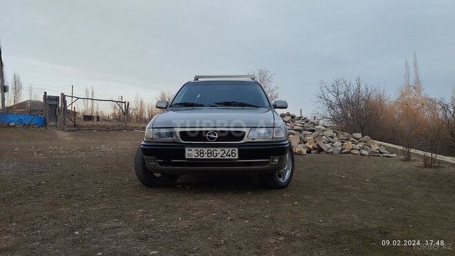 Opel Astra 1996, 342,000 km - 1.6 l - Qusar