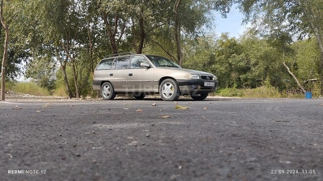 Opel Astra 1996, 342,000 km - 1.6 l - Qusar